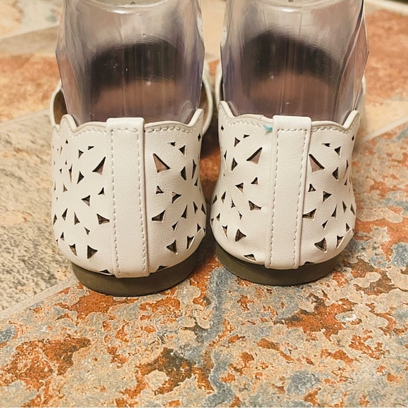 🎂Cute &Comfy Union Bay Leather White Cutout Scalloped Edge D’Orsay Style Flats! - Picture 3 of 14